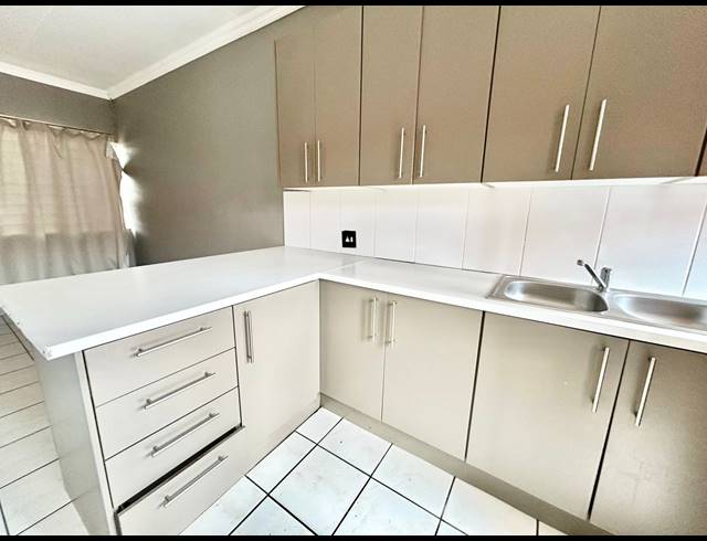 2 BEDROOM TOWNHOUSE FOR SALE IN ANNADALE
